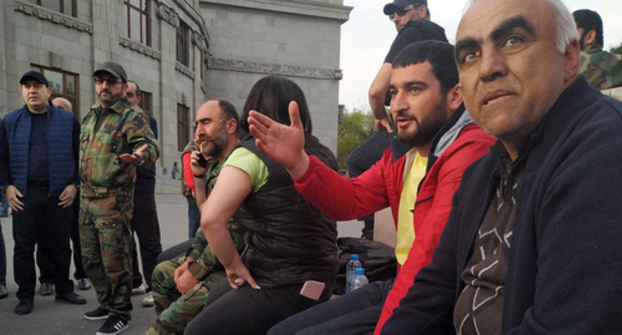 The participants of a protest action in Yerevan. Photo by Armine Martirosyan for the "Caucasian Knot" The participants of a protest action in Yerevan. Photo by Armine Martirosyan for the "Caucasian Knot"