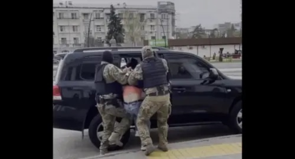 The detention of a suspect. Screenshot of the video by the the Centre for Public Relations of the Russian FSB https://ria.ru/services/video/embed/1783386014-1783363979.html The detention of a suspect. Screenshot of the video by the the Centre for Public Relations of the Russian FSB https://ria.ru/services/video/embed/1783386014-1783363979.html