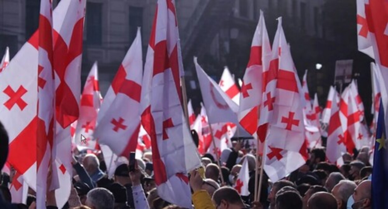 Residents of Georgia with the country's flags at a protest action. Photo by Inna Kukudzhanova, the "Caucasian Knot" correspondent, at the rally in Tbilisi on October 14, 2021 Residents of Georgia with the country's flags at a protest action. Photo by Inna Kukudzhanova, the "Caucasian Knot" correspondent, at the rally in Tbilisi on October 14, 2021