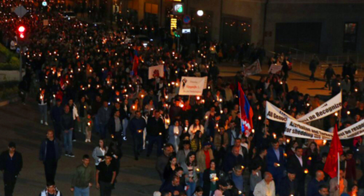 Torchlight march held in Stepanakert. Photo: https://aparaj.am/mijazgayin-hanruthyaneh-petkh-e-bardzracni-nshadzogheh/ Torchlight march held in Stepanakert. Photo: https://aparaj.am/mijazgayin-hanruthyaneh-petkh-e-bardzracni-nshadzogheh/