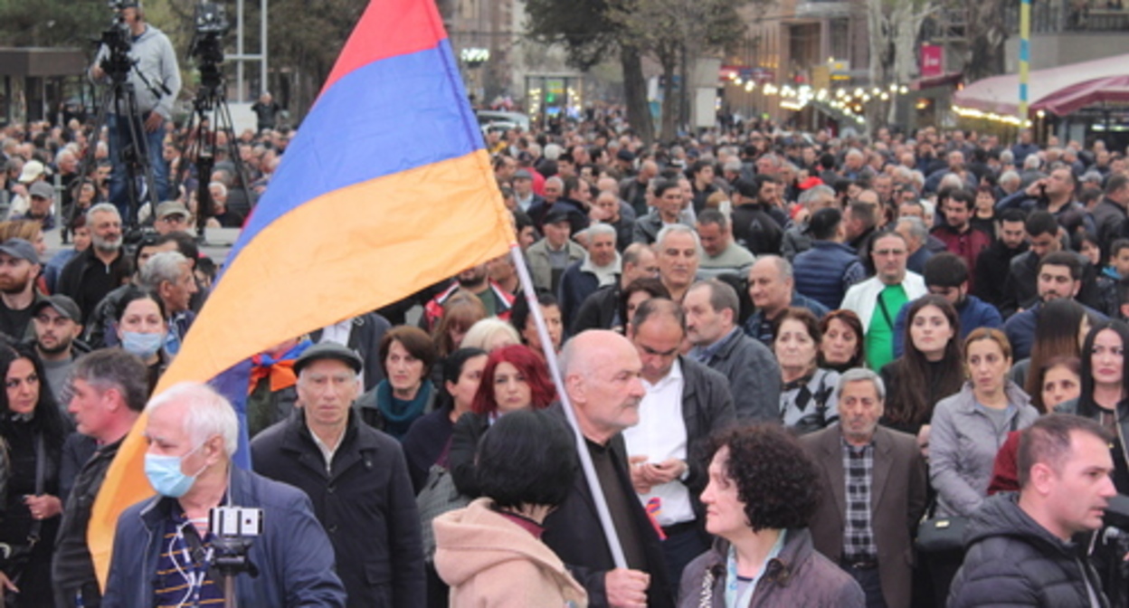 The opposition rally in Yerevan. Photo by Armine Martirosyan for the "Caucasian Knot" The opposition rally in Yerevan. Photo by Armine Martirosyan for the "Caucasian Knot"