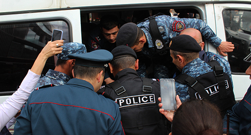 The detention of protesters in Yerevan. May 3, 2022. Photo by Tigran Petrosyan for the "Caucasian Knot" The detention of protesters in Yerevan. May 3, 2022. Photo by Tigran Petrosyan for the "Caucasian Knot"