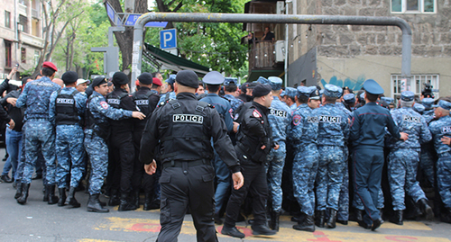The police during the protest action. Yerevan, May 3, 2022. Photo by Tigran Petrosyan for the "Caucasian Knot" The police during the protest action. Yerevan, May 3, 2022. Photo by Tigran Petrosyan for the "Caucasian Knot"