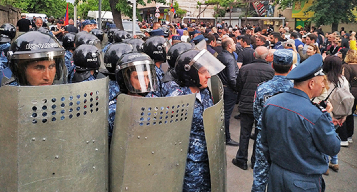 The police at the rally. Photo by Armine Martirosyan for the "Caucasian Knot" The police at the rally. Photo by Armine Martirosyan for the "Caucasian Knot"