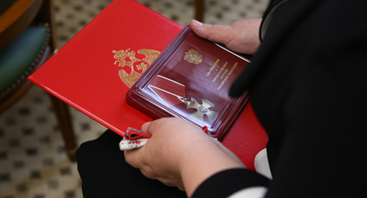 The families of the natives of the Kabardino-Balkarian Republic who perished during the special military operation in Ukraine have received the Order of Courage from the head of the republic. Photo: https://kbrria.ru/upload/iblock/cab/cabb32479d29781ba1717987169bdda1.JPG The families of the natives of the Kabardino-Balkarian Republic who perished during the special military operation in Ukraine have received the Order of Courage from the head of the republic. Photo: https://kbrria.ru/upload/iblock/cab/cabb32479d29781ba1717987169bdda1.JPG