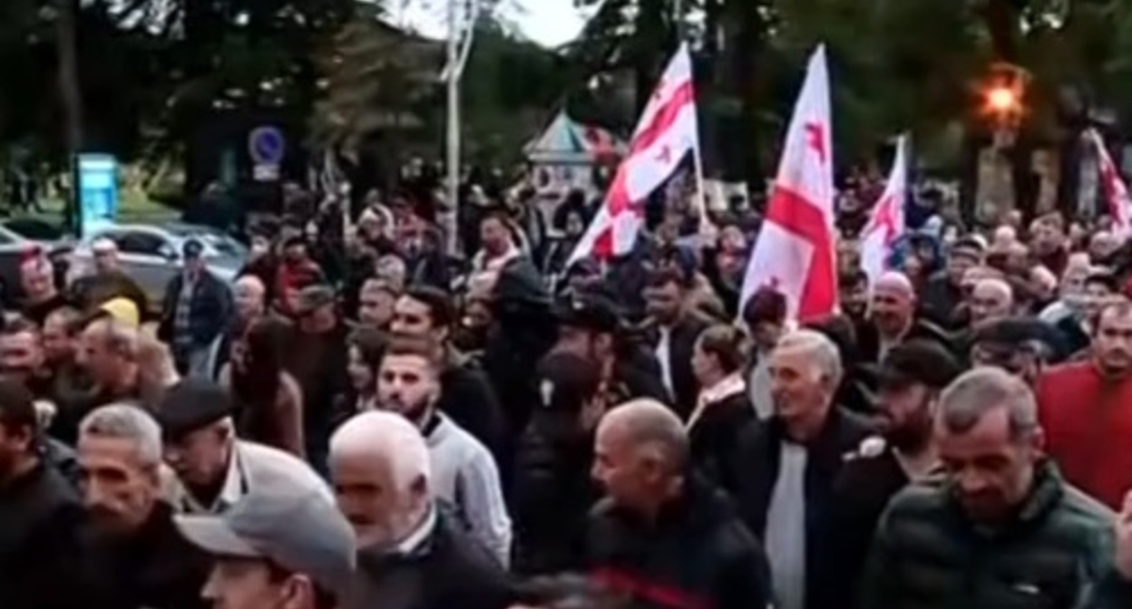 The supporters of Saakashvili at a protest action. Screenshot of the video https://rustavi2.ge/ka/news/228667 The supporters of Saakashvili at a protest action. Screenshot of the video https://rustavi2.ge/ka/news/228667