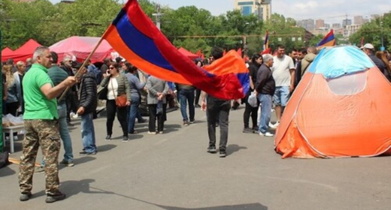 Protests by opposition in Yerevan. Photo by Tigran Petrosyan for the "Caucasian Knot" Protests by opposition in Yerevan. Photo by Tigran Petrosyan for the "Caucasian Knot"