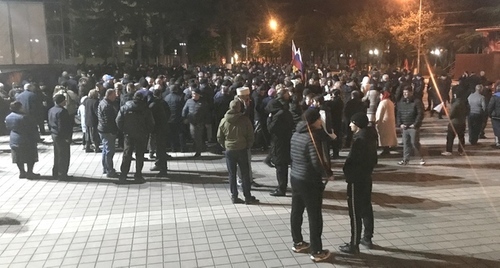 Residents of Tskhinvali at a square, May 8, 2022. Photo by the Caucasian Knot correspondent Residents of Tskhinvali at a square, May 8, 2022. Photo by the Caucasian Knot correspondent
