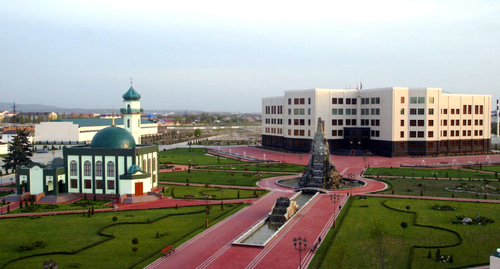 A square at the Chechen Government building. Photo: IA ‘Grozny-Inform’, https://grozniy.bezformata.com/listnews/respublika-v-trojke-regionov-liderov/46788611/ A square at the Chechen Government building. Photo: IA ‘Grozny-Inform’, https://grozniy.bezformata.com/listnews/respublika-v-trojke-regionov-liderov/46788611/