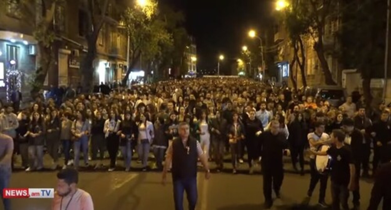A march of the opposition supporters in Yerevan on May 17, 2022. Screenshot of the video https://www.youtube.com/watch?v=8Z-fZ-8ZsOc A march of the opposition supporters in Yerevan on May 17, 2022. Screenshot of the video https://www.youtube.com/watch?v=8Z-fZ-8ZsOc