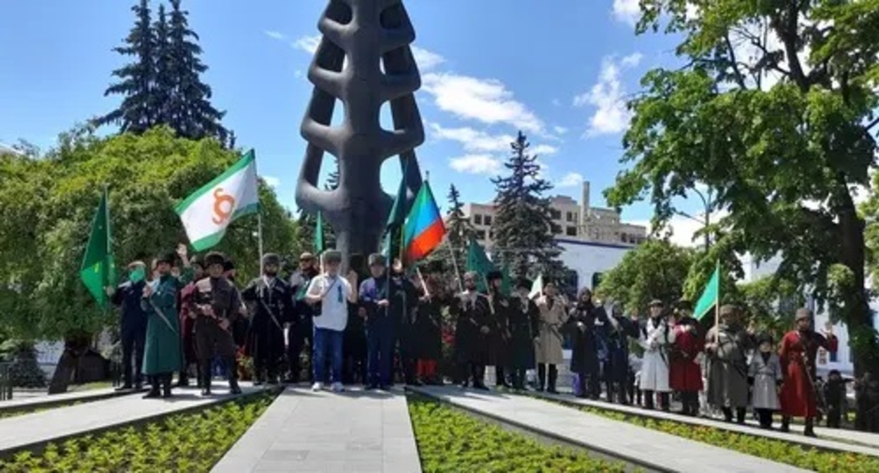 Participants in the events on Adygs' Memory Day held at the "Tree of Life" monument in Nalchik on May 21, 2022. Photo by Lyudmila Maratova for the "Caucasian Knot" Participants in the events on Adygs' Memory Day held at the "Tree of Life" monument in Nalchik on May 21, 2022. Photo by Lyudmila Maratova for the "Caucasian Knot"