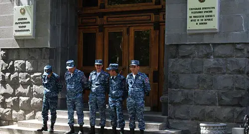 The police at the building of the General Prosecutor’s Office of Armenia. Photo by Tigran Petrosyan for the "Caucasian Knot" The police at the building of the General Prosecutor’s Office of Armenia. Photo by Tigran Petrosyan for the "Caucasian Knot"
