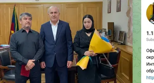 Magomed Isakov, the head of the city of Izberbash (in the center), with the parents of Paizula Bagomedov who has perished in Ukraine. Screenshot of the post on Magomed Isakov's Telegram channel https://t.me/s/glavaizberbasha/466 Magomed Isakov, the head of the city of Izberbash (in the center), with the parents of Paizula Bagomedov who has perished in Ukraine. Screenshot of the post on Magomed Isakov's Telegram channel https://t.me/s/glavaizberbasha/466