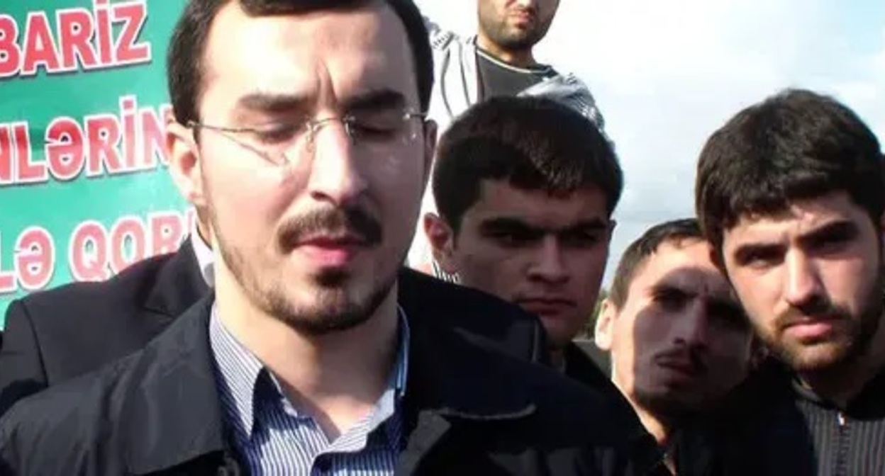 Talekh Bagirzade (left). Image made from video posted by user Muxtar Seqafi https://www.youtube.com/watch?v=oRoOTaTECIQ Talekh Bagirzade (left). Image made from video posted by user Muxtar Seqafi https://www.youtube.com/watch?v=oRoOTaTECIQ