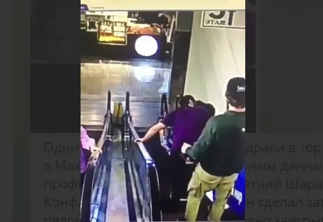 Kiss on an escalator in the shopping center of Makhachkala. Image made from video posted by Novoye Delo Telegram Channel on June 8, 2022, https://t.me/novoedelo/9461 Kiss on an escalator in the shopping center of Makhachkala. Image made from video posted by Novoye Delo Telegram Channel on June 8, 2022, https://t.me/novoedelo/9461