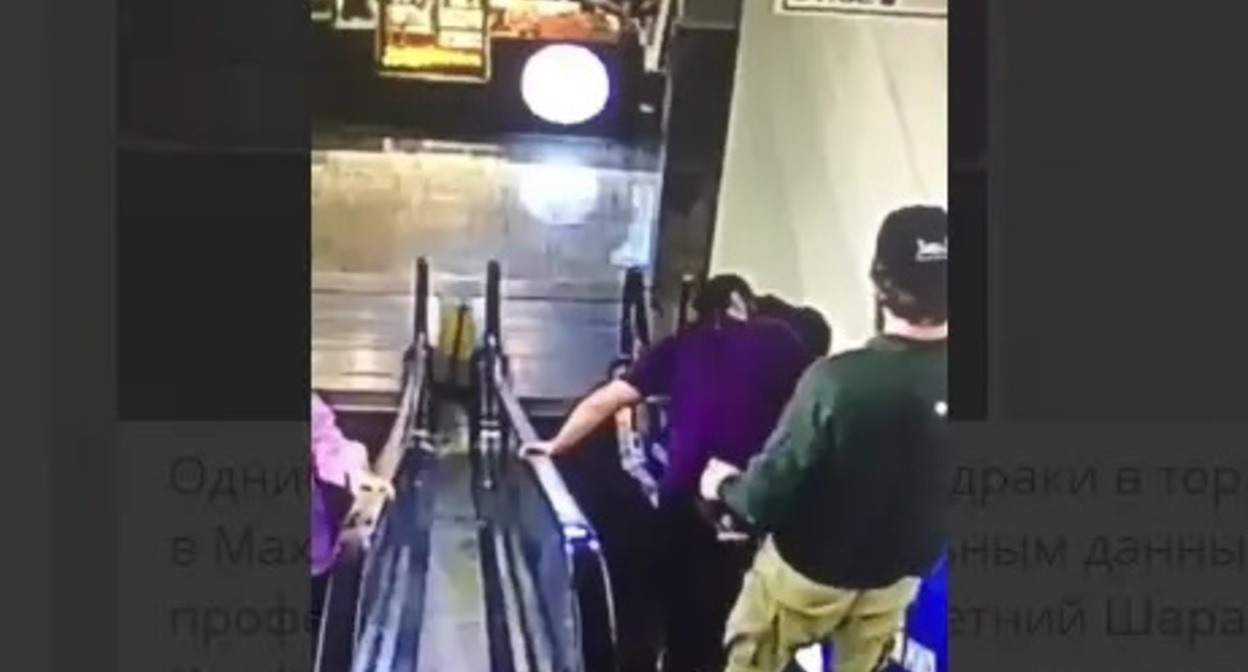 Kiss on an escalator in the shopping center of Makhachkala. Image made from video posted by Novoye Delo Telegram Channel on June 8, 2022, https://t.me/novoedelo/9461 Kiss on an escalator in the shopping center of Makhachkala. Image made from video posted by Novoye Delo Telegram Channel on June 8, 2022, https://t.me/novoedelo/9461