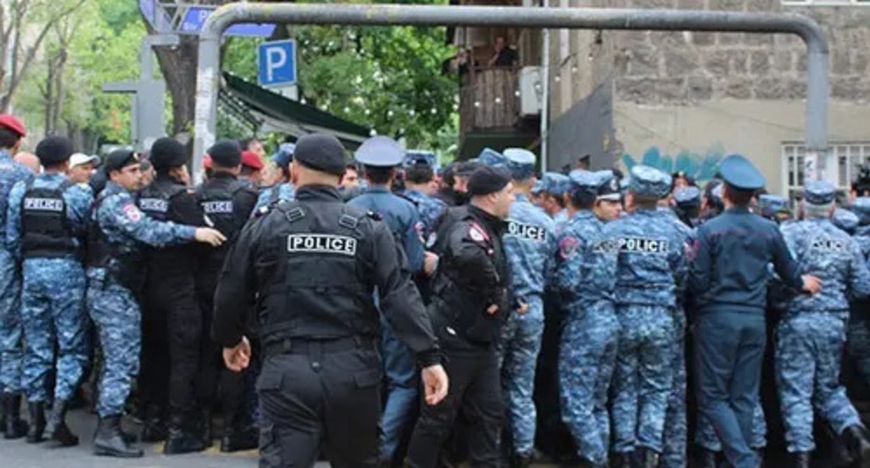 Policemen during a protest action in Yerevan, May 2022. Photo by Tigran Petrosyan for the Caucasian Knot Policemen during a protest action in Yerevan, May 2022. Photo by Tigran Petrosyan for the Caucasian Knot