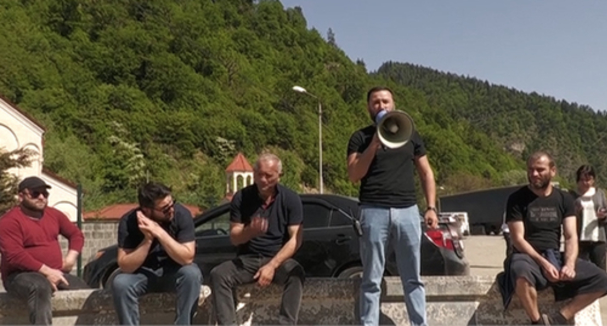Borjomi employees hold a strike. Screenshot: https://web.telegram.org/z/#-1404451300 Borjomi employees hold a strike. Screenshot: https://web.telegram.org/z/#-1404451300