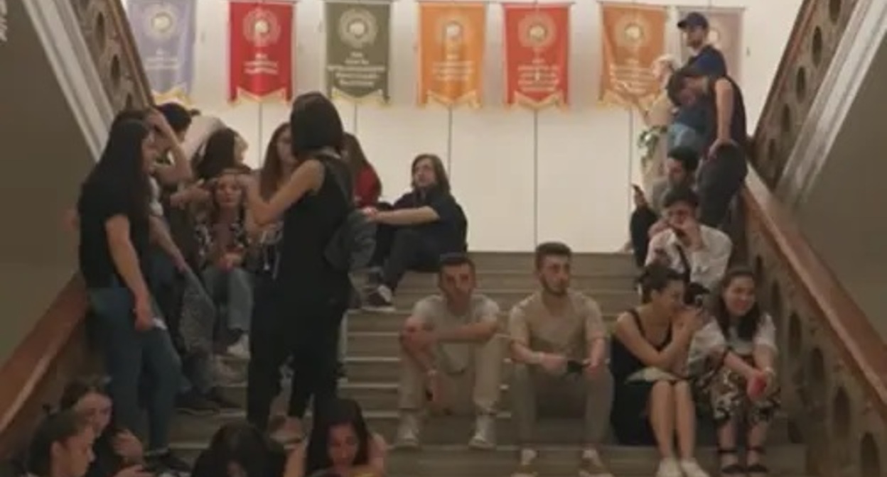 Students of the Tbilisi State University. Image made from video posted by Netgazeti on June 3, 2022, https://netgazeti.ge/life/613879/ Students of the Tbilisi State University. Image made from video posted by Netgazeti on June 3, 2022, https://netgazeti.ge/life/613879/