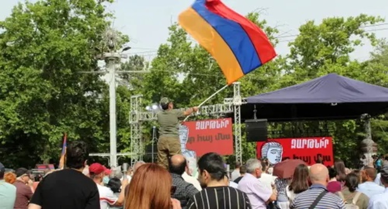 Protesters in Yerevan. Photo by Tigran Petrosyan for the Caucasian Knot Protesters in Yerevan. Photo by Tigran Petrosyan for the Caucasian Knot