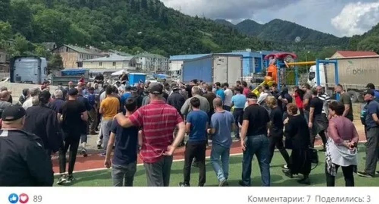 Strike of the "Borjomi" workers, June 2022. Screenshot of Georgi Diasamidze’s Facebook post Strike of the "Borjomi" workers, June 2022. Screenshot of Georgi Diasamidze’s Facebook post