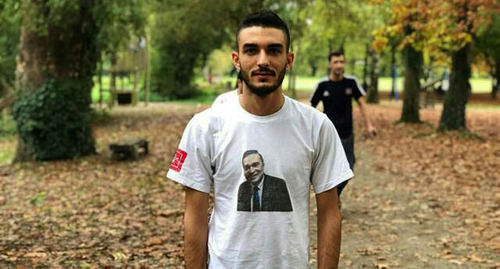 Blogger Mukhammed Mirzali. Screenshot: http://www.massa.az/news/az/4998/arestovan-zyat-blogera-kotoryj-nahoditsya-v-politemigracii Blogger Mukhammed Mirzali. Screenshot: http://www.massa.az/news/az/4998/arestovan-zyat-blogera-kotoryj-nahoditsya-v-politemigracii