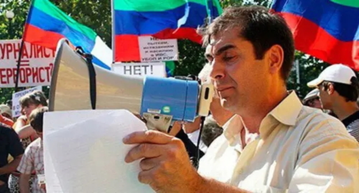 Khadjimurad Kamalov at a rally in Makhachkala, 2008. Photo: http://www.chernovik.net Khadjimurad Kamalov at a rally in Makhachkala, 2008. Photo: http://www.chernovik.net