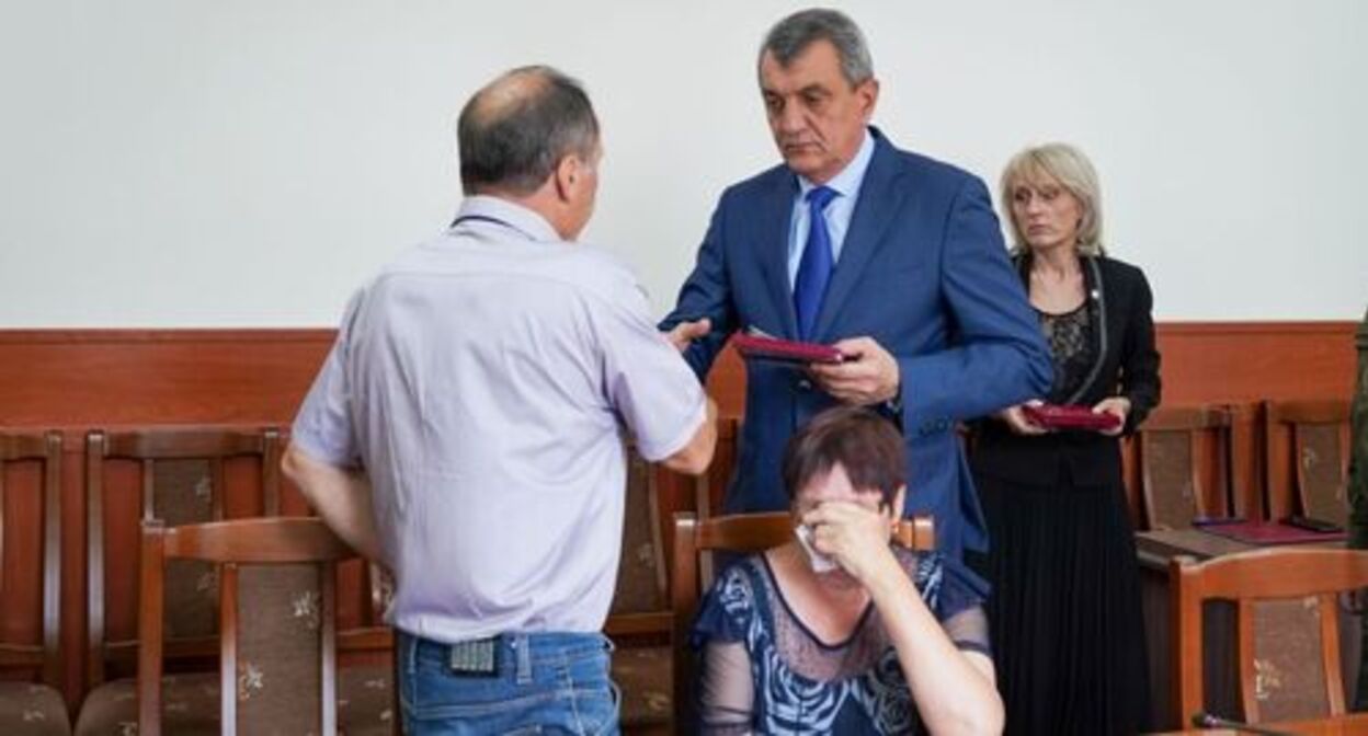 Sergey Menyailo hands awards to relatives of the natives of North Ossetia who perished in Ukraine. Photo: press service of the North Ossetia head, http://alania.gov.ru/news/11100 Sergey Menyailo hands awards to relatives of the natives of North Ossetia who perished in Ukraine. Photo: press service of the North Ossetia head, http://alania.gov.ru/news/11100