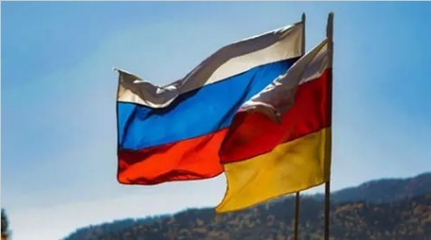 Flags of South Ossetia and Russia. Photo: cominf.org https://www.grozny-inform.ru/news/politic/131615/ Flags of South Ossetia and Russia. Photo: cominf.org https://www.grozny-inform.ru/news/politic/131615/