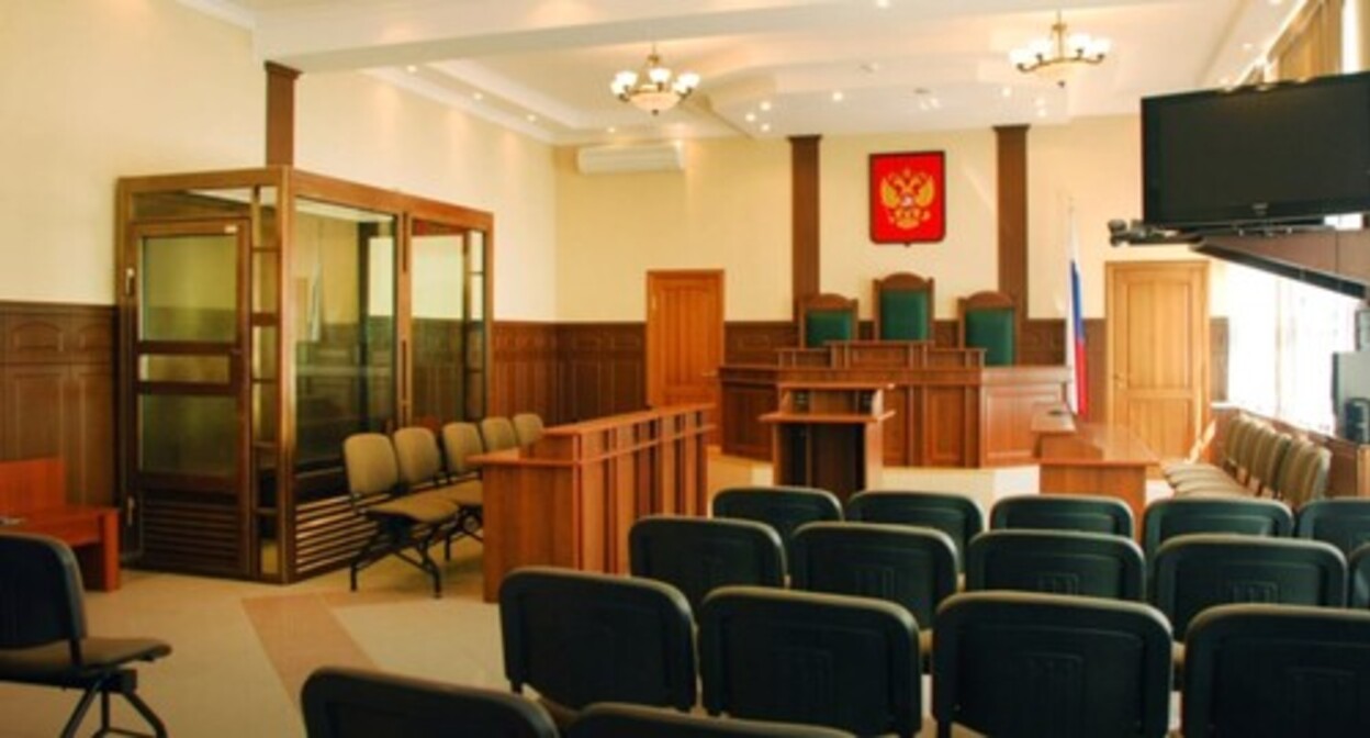 The courtroom. Screenshot of the video https://www.youtube.com/watch?v=Wf6SwM5tfFM The courtroom. Screenshot of the video https://www.youtube.com/watch?v=Wf6SwM5tfFM