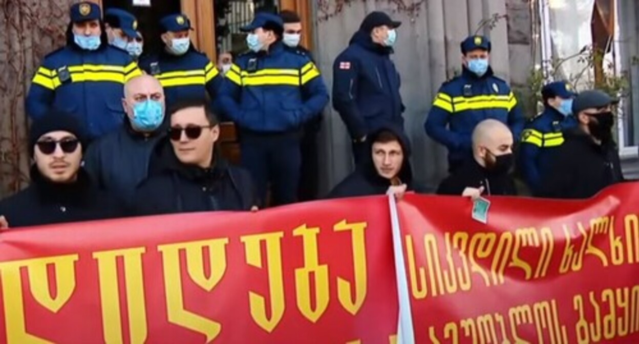 Culture workers at a rally against the dismissals in Georgia. Tbisili, January 21, 2022. Screenshot of the video https://www.youtube.com/watch?v=0qUjl7w-bKU Culture workers at a rally against the dismissals in Georgia. Tbisili, January 21, 2022. Screenshot of the video https://www.youtube.com/watch?v=0qUjl7w-bKU