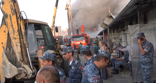 Cleaning the aftermath of the explosion at the ‘Surmalu’ shopping center in Yerevan, August 14, 2022. Photo by Armine Martirosyan for the Caucasian Knot Cleaning the aftermath of the explosion at the ‘Surmalu’ shopping center in Yerevan, August 14, 2022. Photo by Armine Martirosyan for the Caucasian Knot