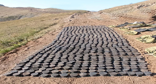 Clearing a minefield at the Sarybaba height. Photo: https://apa.az/ru/armiya/minoborony-na-vysote-sarybaba-obnaruzena-991-mina-ustanovlennaya-clenami-armyanskix-nezakonnyx-vooruzennyx-formirovanii-490451 Clearing a minefield at the Sarybaba height. Photo: https://apa.az/ru/armiya/minoborony-na-vysote-sarybaba-obnaruzena-991-mina-ustanovlennaya-clenami-armyanskix-nezakonnyx-vooruzennyx-formirovanii-490451
