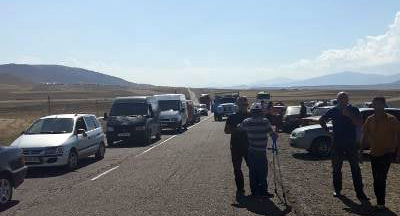 Residents of a village in the Shirak Region temporarily block Artik – Alagyaz road. Photo: https://news.am/rus/news/716369.html Residents of a village in the Shirak Region temporarily block Artik – Alagyaz road. Photo: https://news.am/rus/news/716369.html