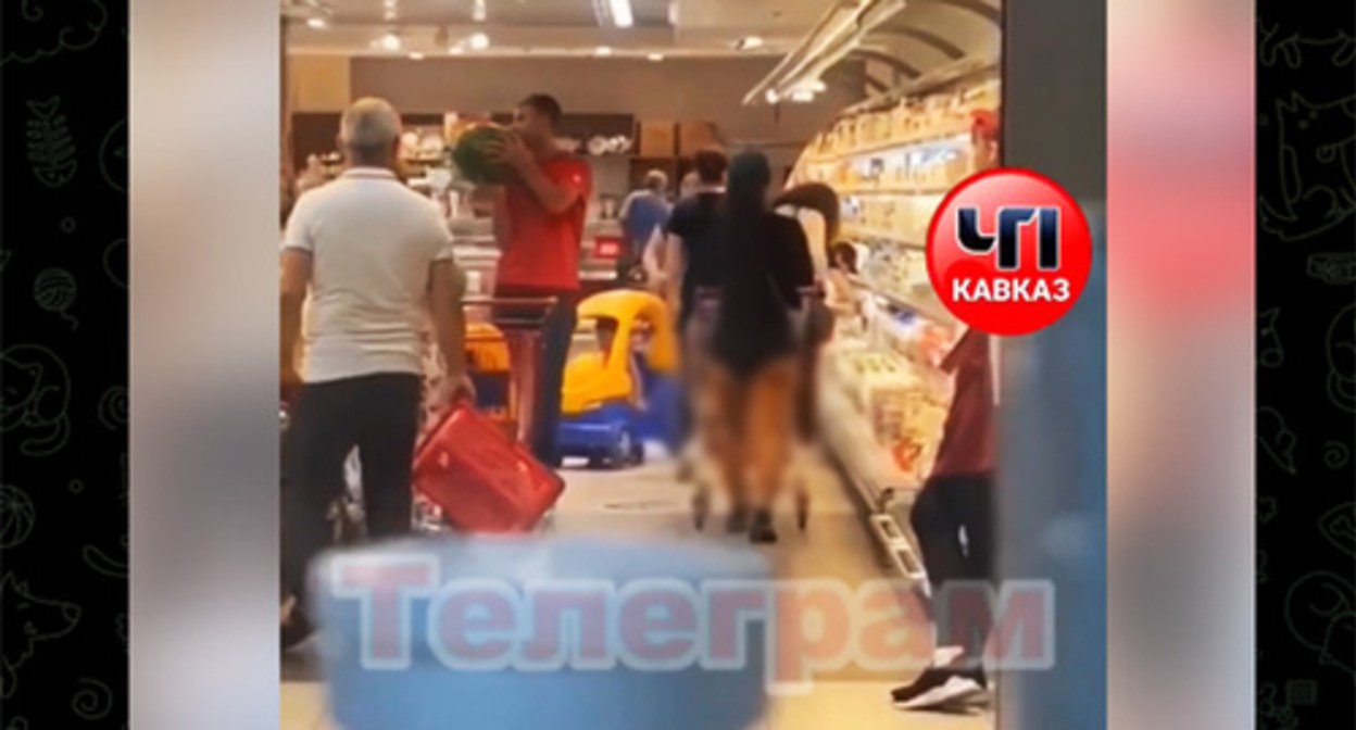 A girl came to a grocery store in Vladikavkaz wearing too small shorts. Screenshot: https://t.me/chp_kavkaz/9440 A girl came to a grocery store in Vladikavkaz wearing too small shorts. Screenshot: https://t.me/chp_kavkaz/9440