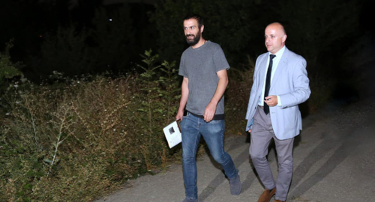 Levan Machabeli (left) has been released from a prison in South Ossetia and returned to Georgia. Photo: sssgeo https://www.newsgeorgia.ge/byvshij-gruzinskij-voennyj-levan-machabeli-osvobozhden-iz-chinvalskoj-tjurmy/ Levan Machabeli (left) has been released from a prison in South Ossetia and returned to Georgia. Photo: sssgeo https://www.newsgeorgia.ge/byvshij-gruzinskij-voennyj-levan-machabeli-osvobozhden-iz-chinvalskoj-tjurmy/