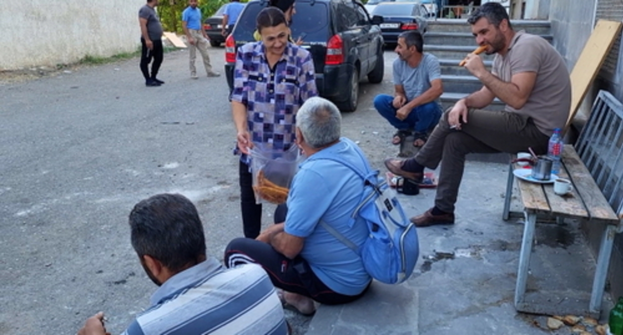Residents of Berdzor waiting for the evacuation. Photo by Alvard Grigoryan for the "Caucasian Knot" Residents of Berdzor waiting for the evacuation. Photo by Alvard Grigoryan for the "Caucasian Knot"