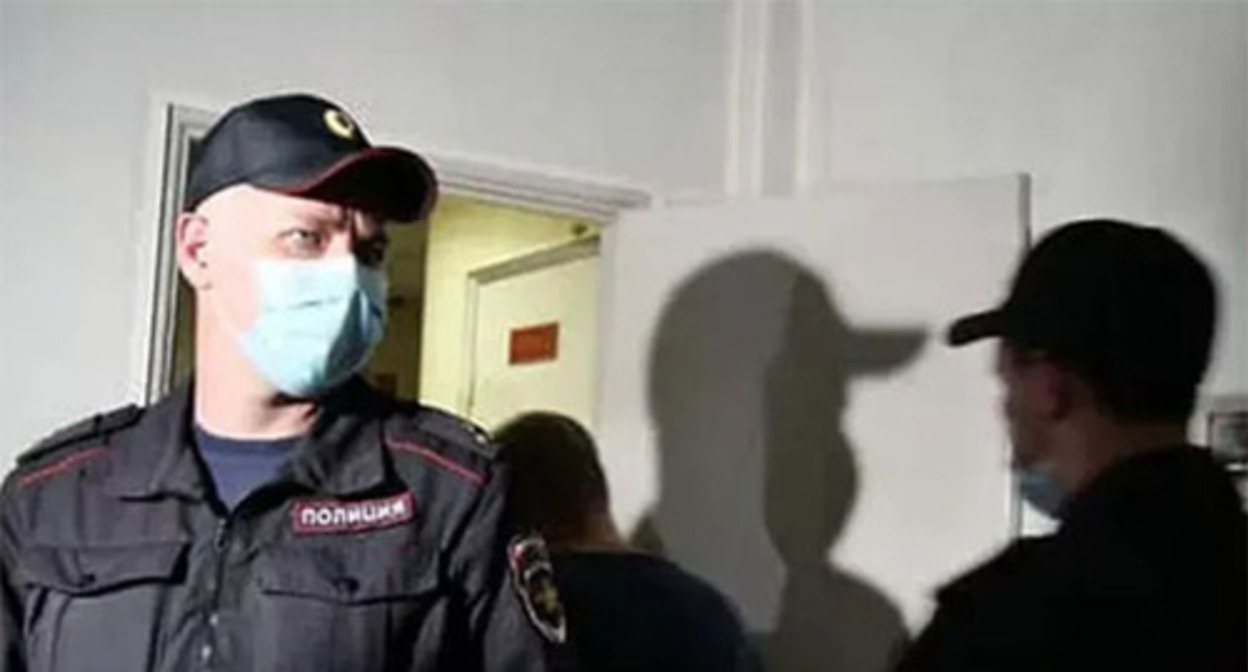 Law enforcers. Photo: https://chernovik.net/news/delo-vmesto-peregovorov Law enforcers. Photo: https://chernovik.net/news/delo-vmesto-peregovorov