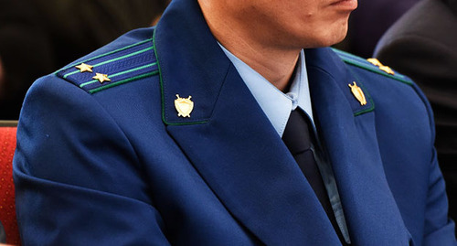 The officer of the public prosecutor's department. Photo by Yelena Sineok, Yuga.ru The officer of the public prosecutor's department. Photo by Yelena Sineok, Yuga.ru