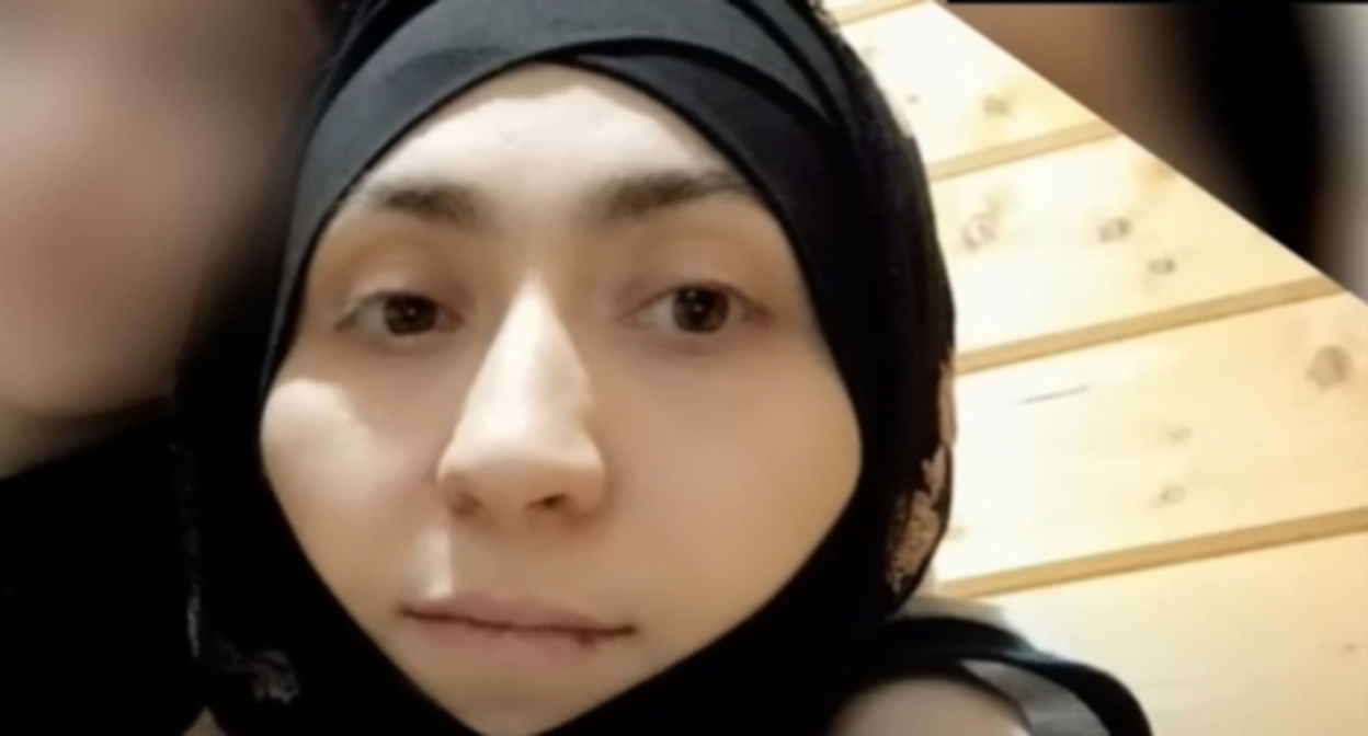 Amina Gerikhanova. Screenshot of the video on the CHECHENEC YouTube channel https://www.youtube.com/watch?v=N-ZOZ9dFcZY Amina Gerikhanova. Screenshot of the video on the CHECHENEC YouTube channel https://www.youtube.com/watch?v=N-ZOZ9dFcZY