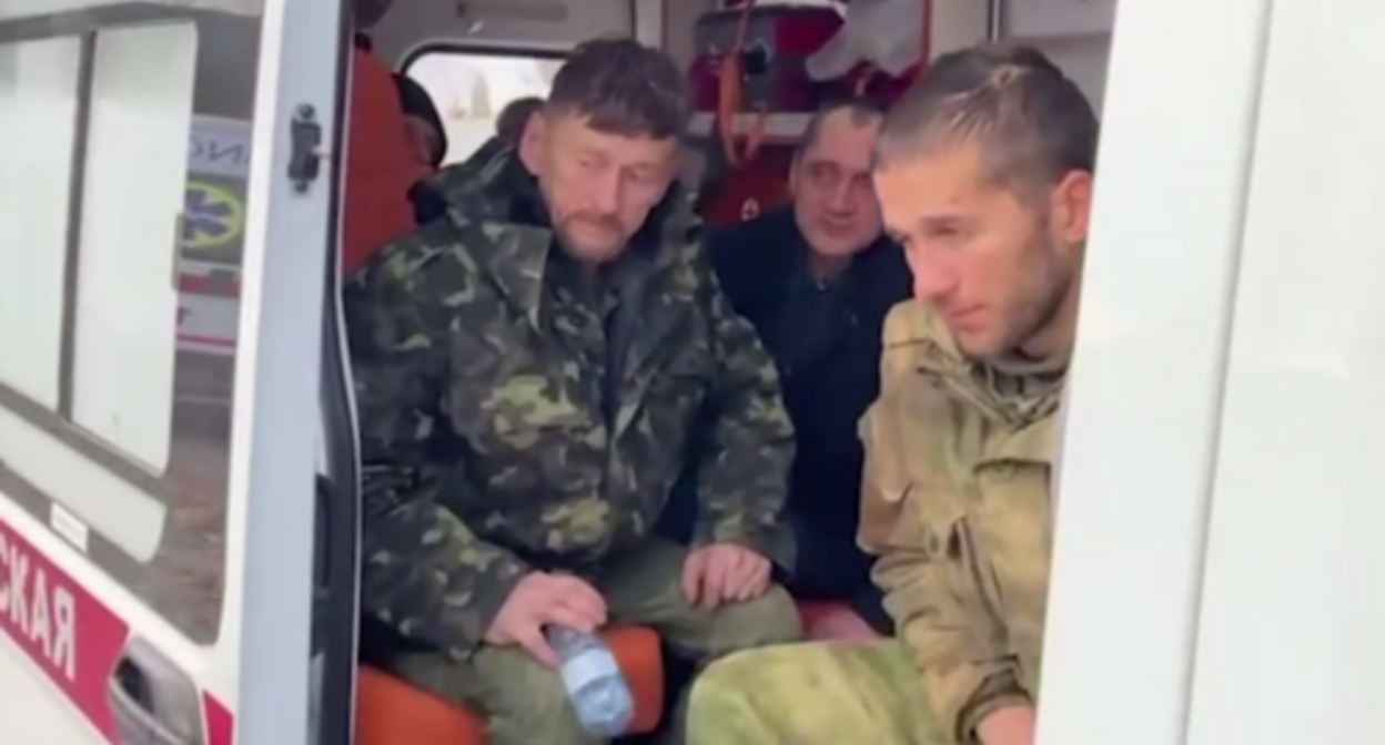 A group of prisoners of war returned home. Screenshot of the video posted on Kadyrov's Telegram channel on December 3, 2022 https://t.me/RKadyrov_95/3167 A group of prisoners of war returned home. Screenshot of the video posted on Kadyrov's Telegram channel on December 3, 2022 https://t.me/RKadyrov_95/3167