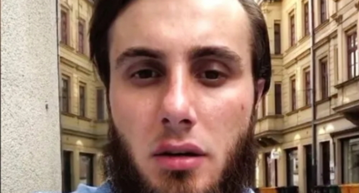 Mukhammad Abdurakhmanov. Screenshot of the video posted on the dimawint channel https://www.youtube.com/watch?v=rOg7MuIIavs Mukhammad Abdurakhmanov. Screenshot of the video posted on the dimawint channel https://www.youtube.com/watch?v=rOg7MuIIavs
