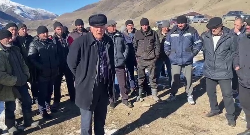Screenshot of a video appeal of the villagers in the Rutulsky District to the head of Dagestan https://t.me/novoedelo/14792 Screenshot of a video appeal of the villagers in the Rutulsky District to the head of Dagestan https://t.me/novoedelo/14792
