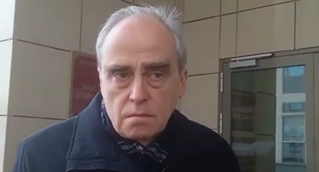 Yan Rachinsky near the court building. Photo by the "Caucasian Knot" correspondent, February 8, 2022 Yan Rachinsky near the court building. Photo by the "Caucasian Knot" correspondent, February 8, 2022