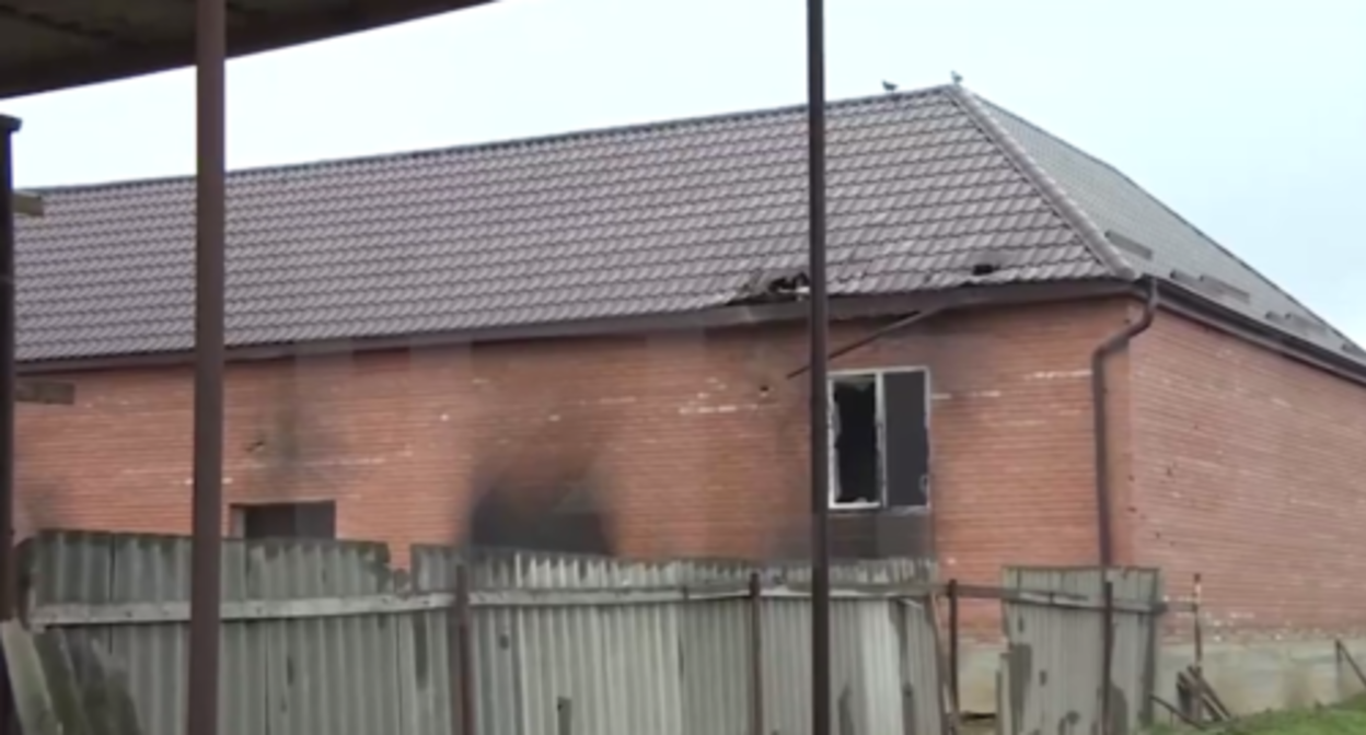 The house in the village of Zyazikov-Yurt where alleged militants were hiding. Screenshot of the video posted on the Telegram channel of the "Izvestiya" on April 8, 2023, https://t.me/izvestia/127602 The house in the village of Zyazikov-Yurt where alleged militants were hiding. Screenshot of the video posted on the Telegram channel of the "Izvestiya" on April 8, 2023, https://t.me/izvestia/127602