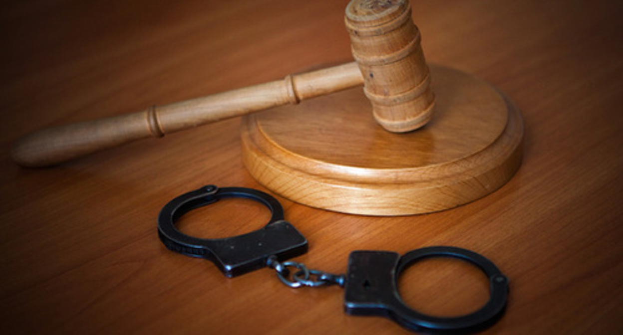 Handcuffs. Photo: Fyodor Obmaykin / Yugopolis Handcuffs. Photo: Fyodor Obmaykin / Yugopolis