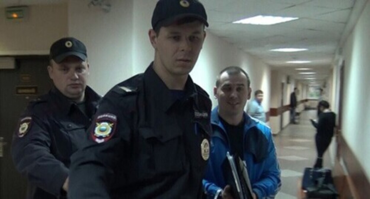 Igor Nagavkin (on the right) in the courtroom. June 2017. Screenshot of the video https://www.youtube.com/watch?v=TlZ5jAB5Sgc
