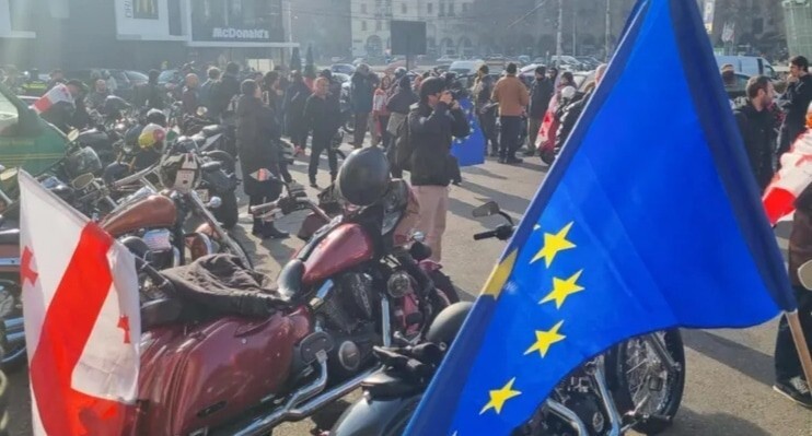 Protesters organized motorcycle rally. Tbilisi, December 22, 2024. Photo: Interpressnews https://www.interpressnews.ge/ru/article/165458-v-tbilisi-prokhodit-marsh-dvukhkolesnykh