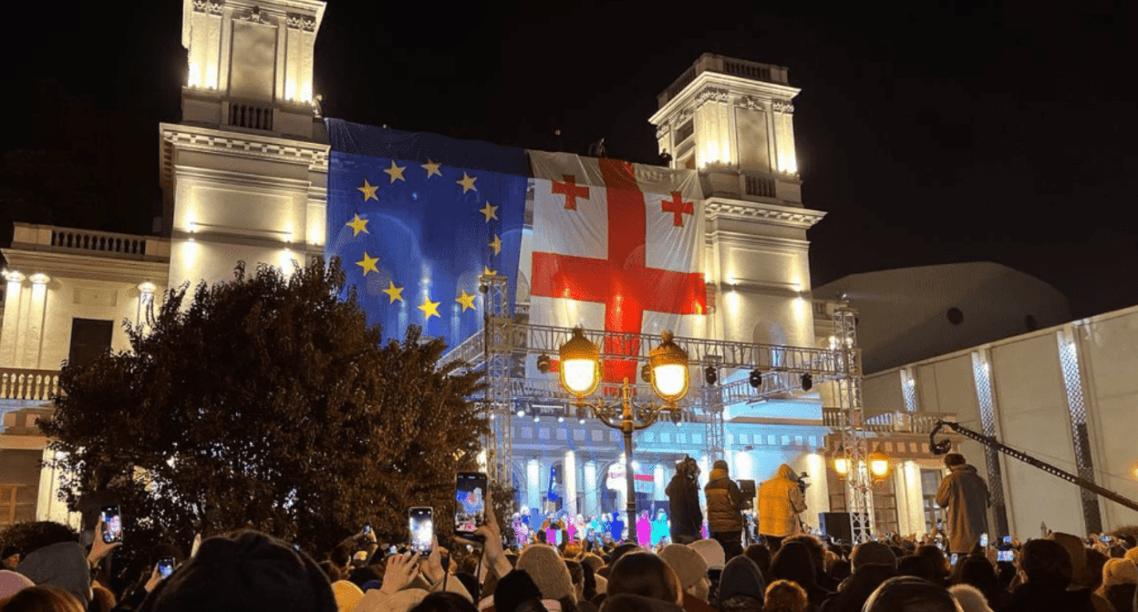 A protest action at the New Theatre in Tbilisi. Screnshot of a photo by Lorena Beria posted on the Tbilisi Life Telegram channel on January 23, 2025 https://t.me/Tbilisi_life/36325