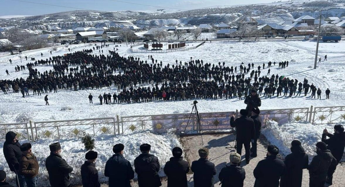 A rally in the village of Novokuli to mark 81 years since the beginning of a deportation of the Vainakhs. Photo from the Telegram channel of the administration of the Novolaksky District of Dagestan https://t.me/novolak_vesti/19308